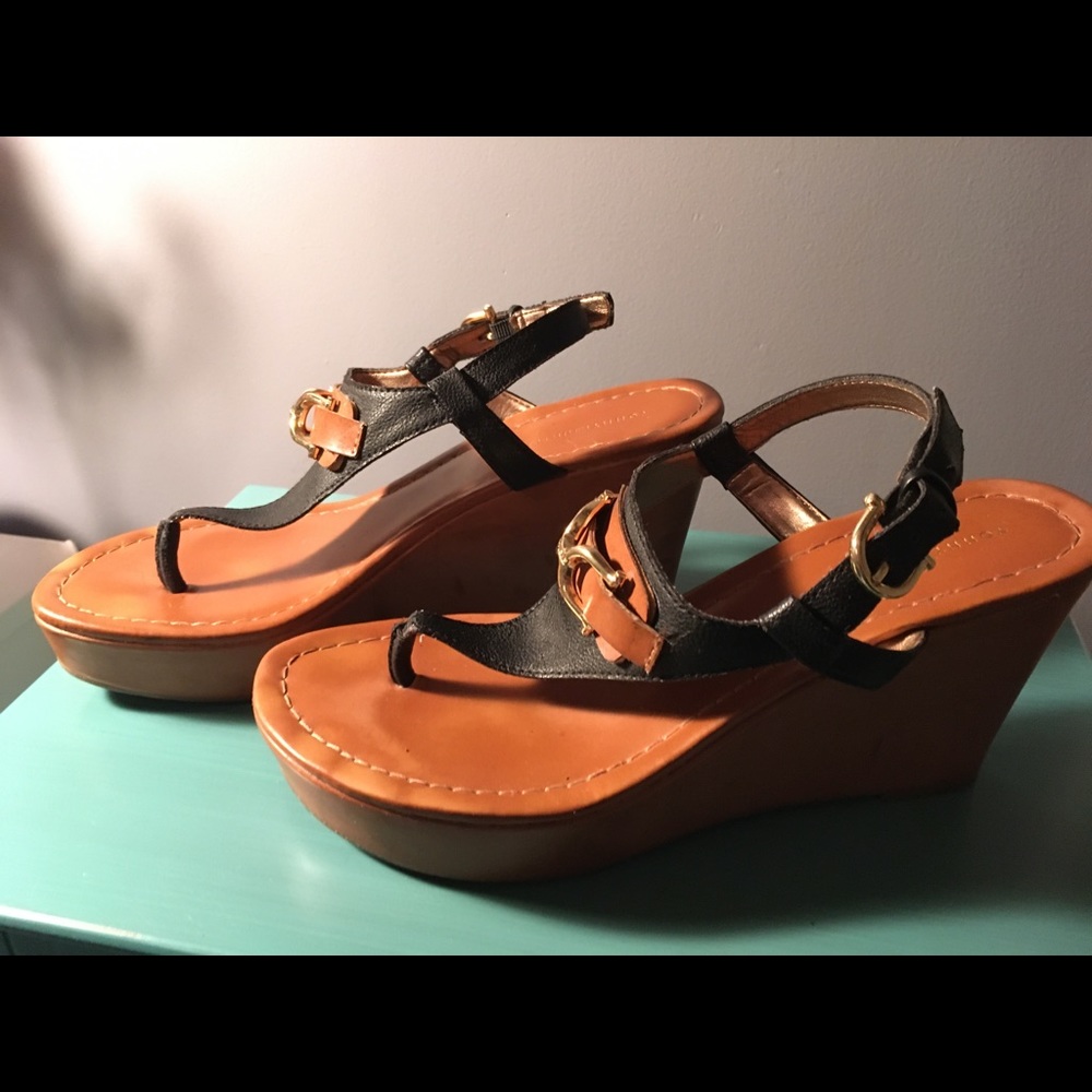 Tommy Hilfiger horse bit thong wedge